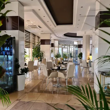Arvi Hotel