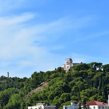 Arvi Hotel