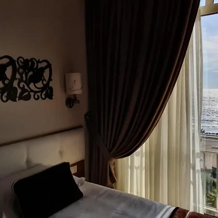 Arvi Hotel 4*