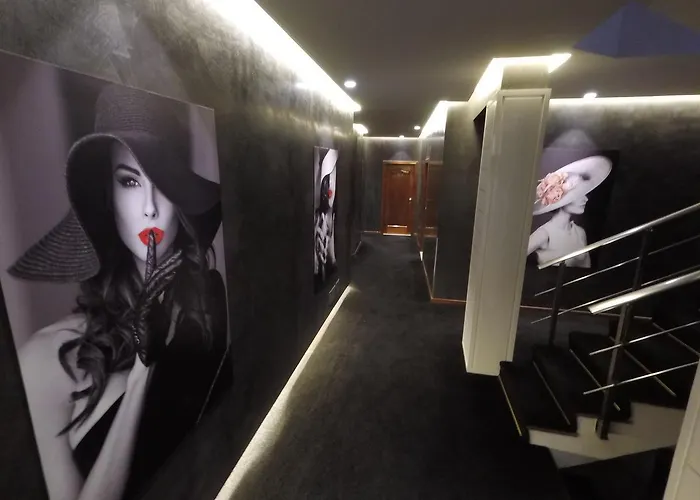 Arvi ホテル ドゥラス